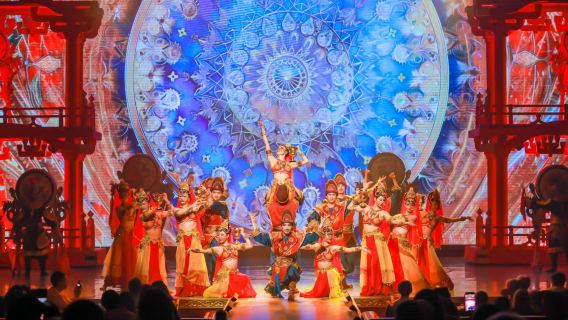 "Kejserinden af Tang-dynastiet" ‖ Xi'an · Tang-dynastiets musik- og dansepalads/restaurant ‖ Immersiv oplevelse af Tang-dynastiets banket ‖ Stor kejserlig musik- og danseshow ‖ En aftale gennem tusind år med Tang-dynastiets storhed