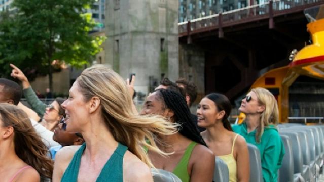 Lake Michigan & Chicago River: 75 Minute Speedboat Cruise