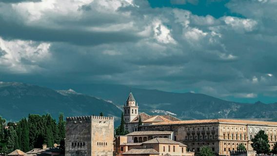 Alhambra: Guided Exterior Tour