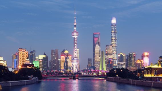 [Foreign Guests Welcome] Shanghai Nanjing Road Pedestrian Street + Oriental Pearl Radio & Television Tower + Huangpu River Cruise + The Bund Private Charter 1-day Tour