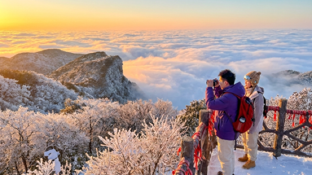 Gold Buddha Mountain Day Tour (Departing from Chongqing)