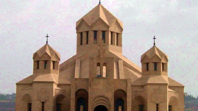 캐스케이드 콤플렉스+자유의 광장+성 그레고리 선지자 대성당+영국 공원+현대 미술관