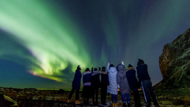 Northern Lights Hunting Experience in Svolvaer, Lofoten, Norway (Optional Cruise/Bus/Snowshoe Hike)