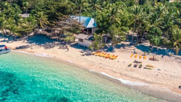 Snorkeling 1-day tour at Manta Ray Island, Fiji [includes lunch + guide]