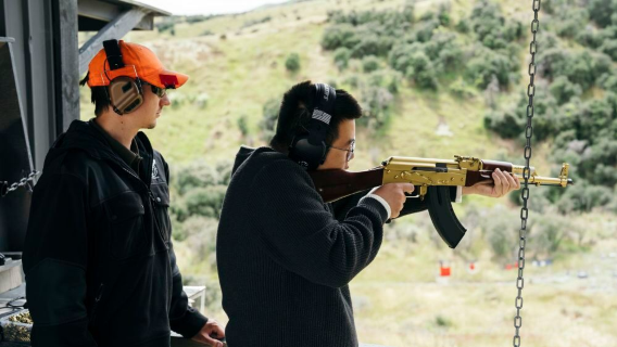 Tiro com Armas Reais no Campo de Tiro em Wanaka, Queenstown, Nova Zelândia