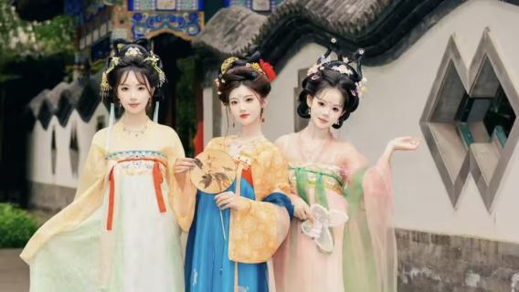Hanfu-Fotoshooting in Peking (Traditionelle Kleidervermietung + professioneller Fotograf + komplettes hochwertiges Make-up und Styling)