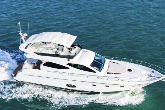 Guangdong Shenzhen Dameisha Bay Yacht Club's luxurious three-story 63-foot new boat [baits and fishing gear, snorkeling equipment, water magic carpet, water slides, and Internet celebrity swimming pool]