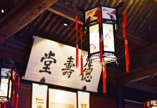 乘紹興烏篷船| 解讀魯迅筆下的三味書屋百草園半日遊（含預約） | Trip.com