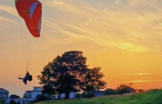 合肥啟飛滑翔傘飛行基地滑翔傘/動力傘飛行體驗【專業教練一對一帶飛+贈送全程錄像】