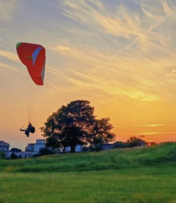 合肥啟飛滑翔傘飛行基地滑翔傘/動力傘飛行體驗【專業教練一對一帶飛+贈送全程錄像】