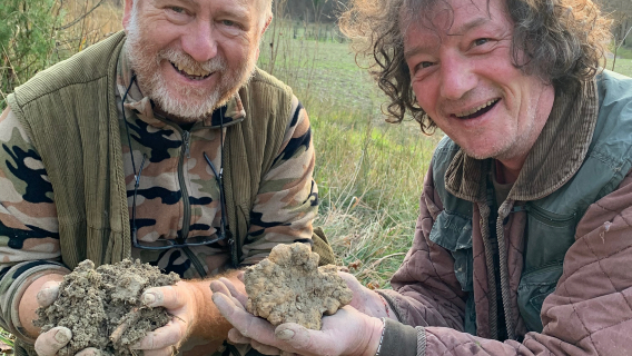 Italian Truffle Hunting Experience | Aqualagna Forest Treasure Hunt with Hounds + Coffee Welcome + Optional breakfast/ Riding/Truffle Tasting