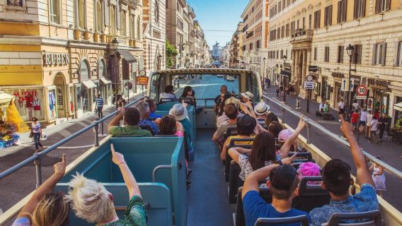 Roma: autobús turístico con paradas libres y traslado opcional al puerto de cruceros