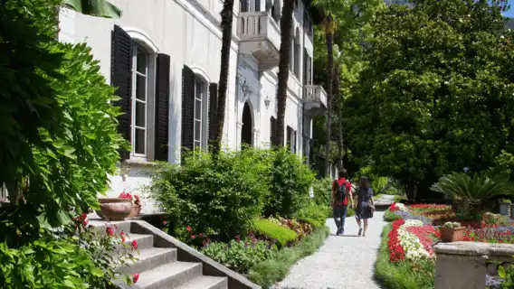 From Lecco: Lakeside Villas Entry Tickets with Ferries