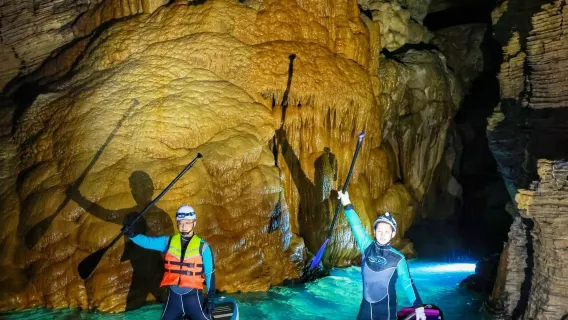 Höhlenerkundung in West-Hunan | Hin- und Rückfahrt ab Jishou + Paddleboard-Abenteuer auf einem unterirdischen Fluss + 4-5 Stunden Spielzeit in der Höhle