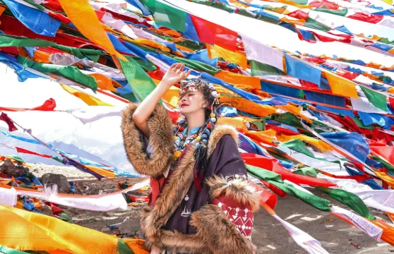 慈溪旅拍【海塘公路鳴鶴古鎮約拍跟拍航拍攝影攝像多語言翻譯本地攝影師】