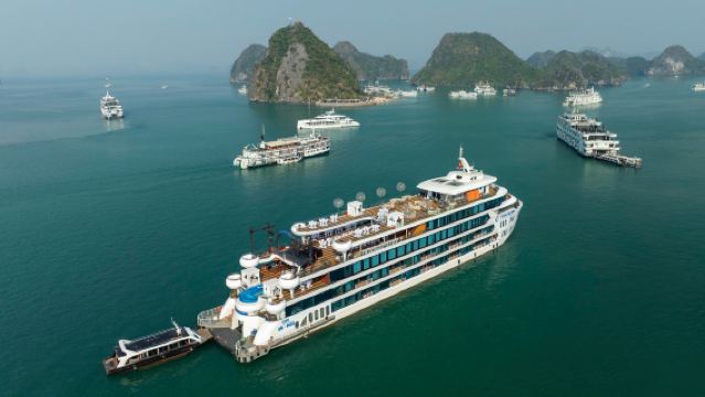 Ha Long Bay Elite 6-Star Day Cruise Tour from Hanoi with Luxury Limousine
