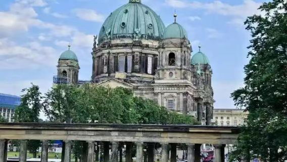 德國法蘭克福大教堂+法蘭克福老歌劇+美因塔+歌德故居一日遊。