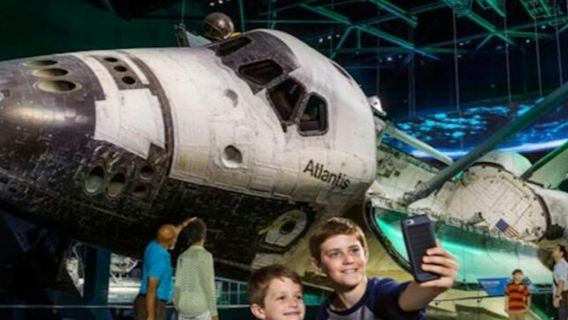 Kennedy Space Center: Small Group Guided Tour + Roundtrip Transport + Breakfast