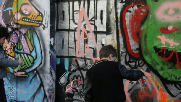 ปารีส: ทัวร์ศิลปะข้างถนน