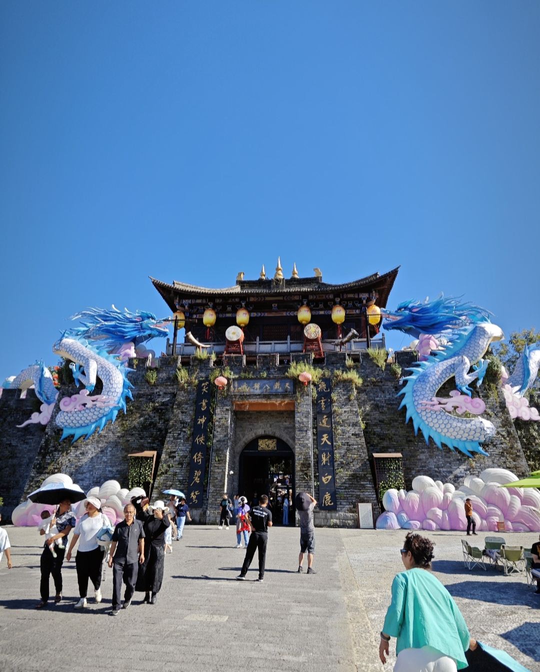 Aventura de artes marciales en Dali|Aventúrate en el mundo del cine, contempla las Tres Pagodas del Reino Budista y sumérgete en el arte del teñido azul y blanco.