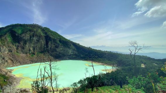 Tagesausflug zum Kawah Putih Vulkansee und Tangkuban Perahu Vulkan in Bandung, Indonesien mit Privattransfer