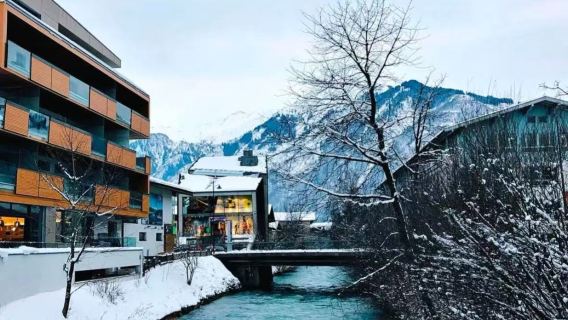 Excursión de un día en servicio de coche privado con conductor a Kaprun: Spa Tauern, esquí en el glaciar Kitzsteinhorn y pueblo de Zell am See