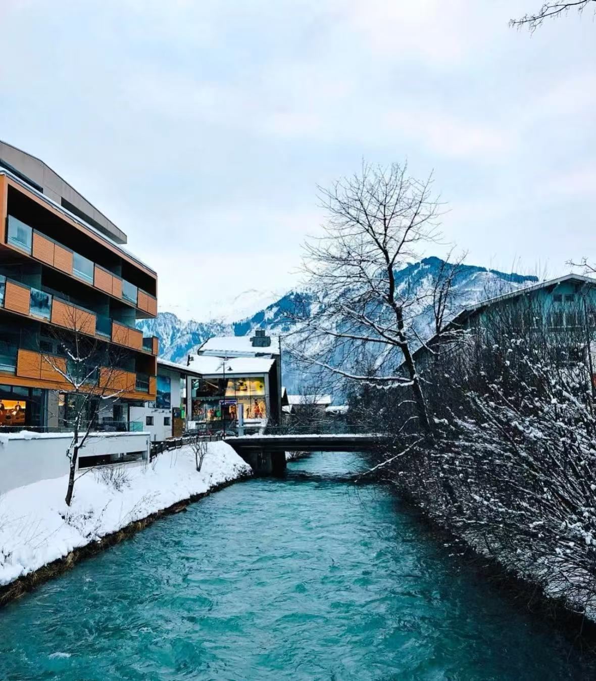 Kaprun Tauern Spa + Kitzsteinhorn Glacier Skiing + Zell am See Town Private Charter Day Tour
