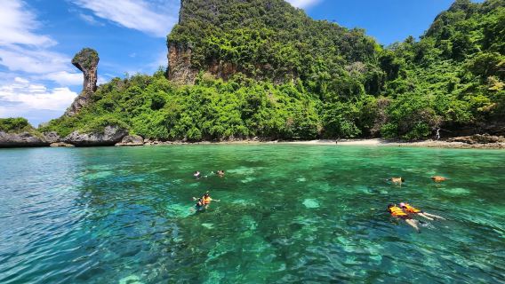 Krabi magical 4-island speedboating tour with pickup service, lunch, island hopping, snorkeling, and Railay Beach