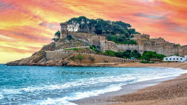 【私家小團】巴塞隆納濱海托薩+布拉內斯+提比達波山一日遊包車