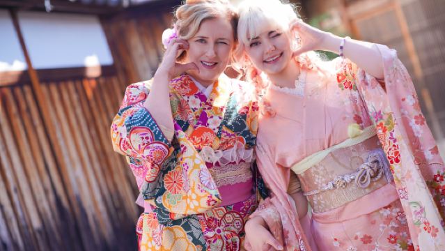 Kyoto Kimono & Yukata Experience with Japanese Makeup/Photography – Ookini Yasaka Shrine Gion Store