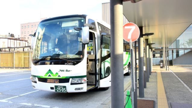Ônibus direto do Centro de Ônibus Nohi de Takayama para Quioto e Namba em Osaka