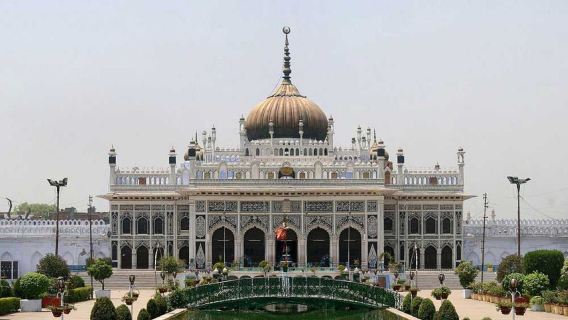Lucknow: Private Day Tour with Lunch and Hotel Pickup