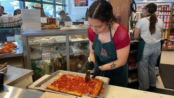 Pike Place Market: Meet the Market - Food and Fun Tour
