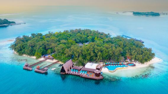Jakarta: Thousand Islands Resort with Infinity Pool Day Tour