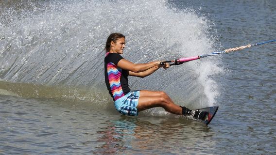 Wakeboarding in Mount Lavinia