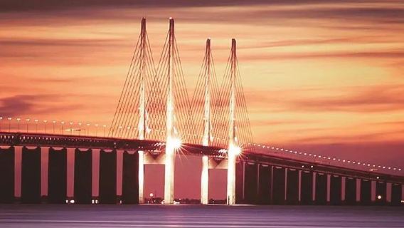 Malmö Library + Malmö Art Gallery + Ribersborg Beach + Øresund Bridge