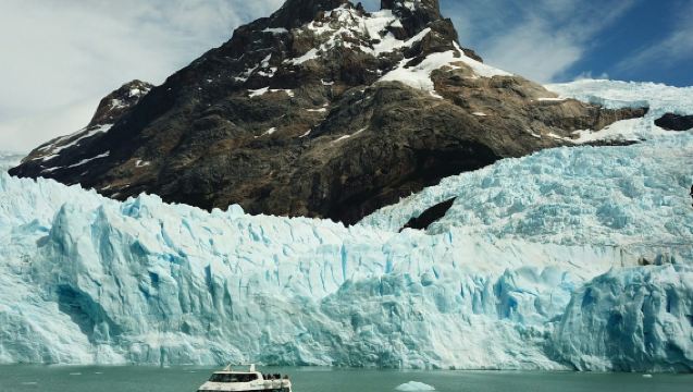 Perito Moreno Glacier: Cruise + Roundtrip Transfer from El Calafate