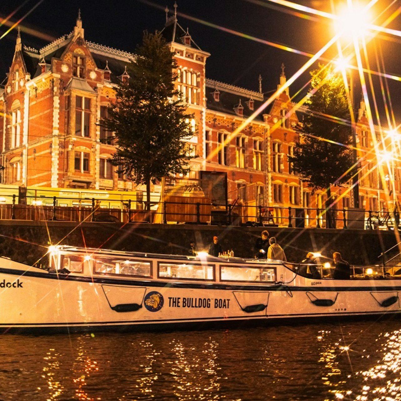 Amsterdam: Winter Bulldog Smoking Cruise + Drinks