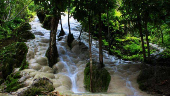 น้ำตกเหนียวเชียงใหม่ (สถานที่สำหรับดาราอินเทอร์เน็ตหน้าใหม่เพลิดเพลินไปกับประสบการณ์ไม่รู้ลืมและเป็นสถานที่ที่เหมาะสำหรับความสนุกสนานของครอบครัว)