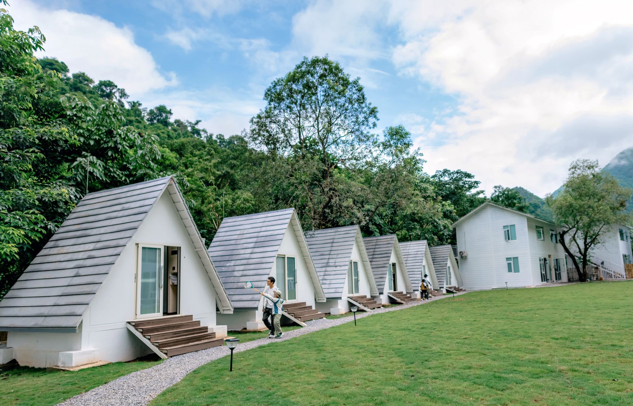 Xishuangbanna Mengyuan Paradise · Overnight Camping[Choose 2 from Rainforest Trek with Meal / Cave Exploration / Via Ferrata / Night Tour Experience]