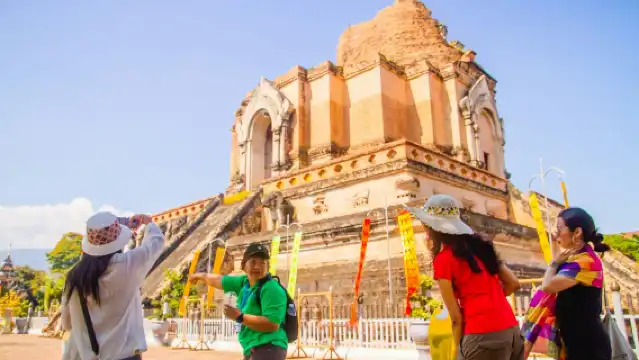 Chiang Mai Old City & Temples Guided Walking Tour – 2 Hours