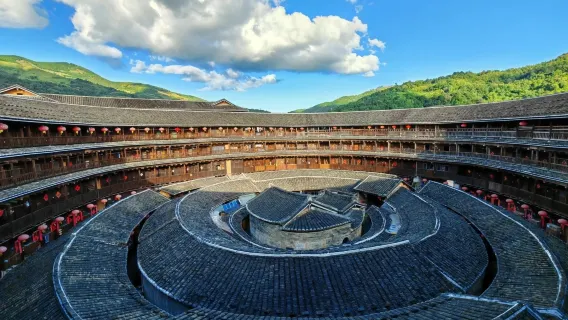 Partenza da Xiamen: tour giornaliero del gruppo Nanjing Yunshuiyao + Yongding Tulou, tour della cultura Hakka (gruppo di lingua cinese)