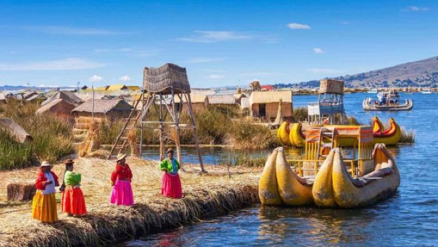 Excursion d'une journée aux îles Uros et Taquile avec déjeuner