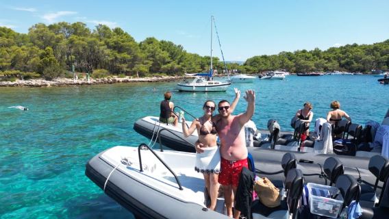 Tour in motoscafo delle 3 isole: Corno d'Oro, Laguna Blu e Jelsa