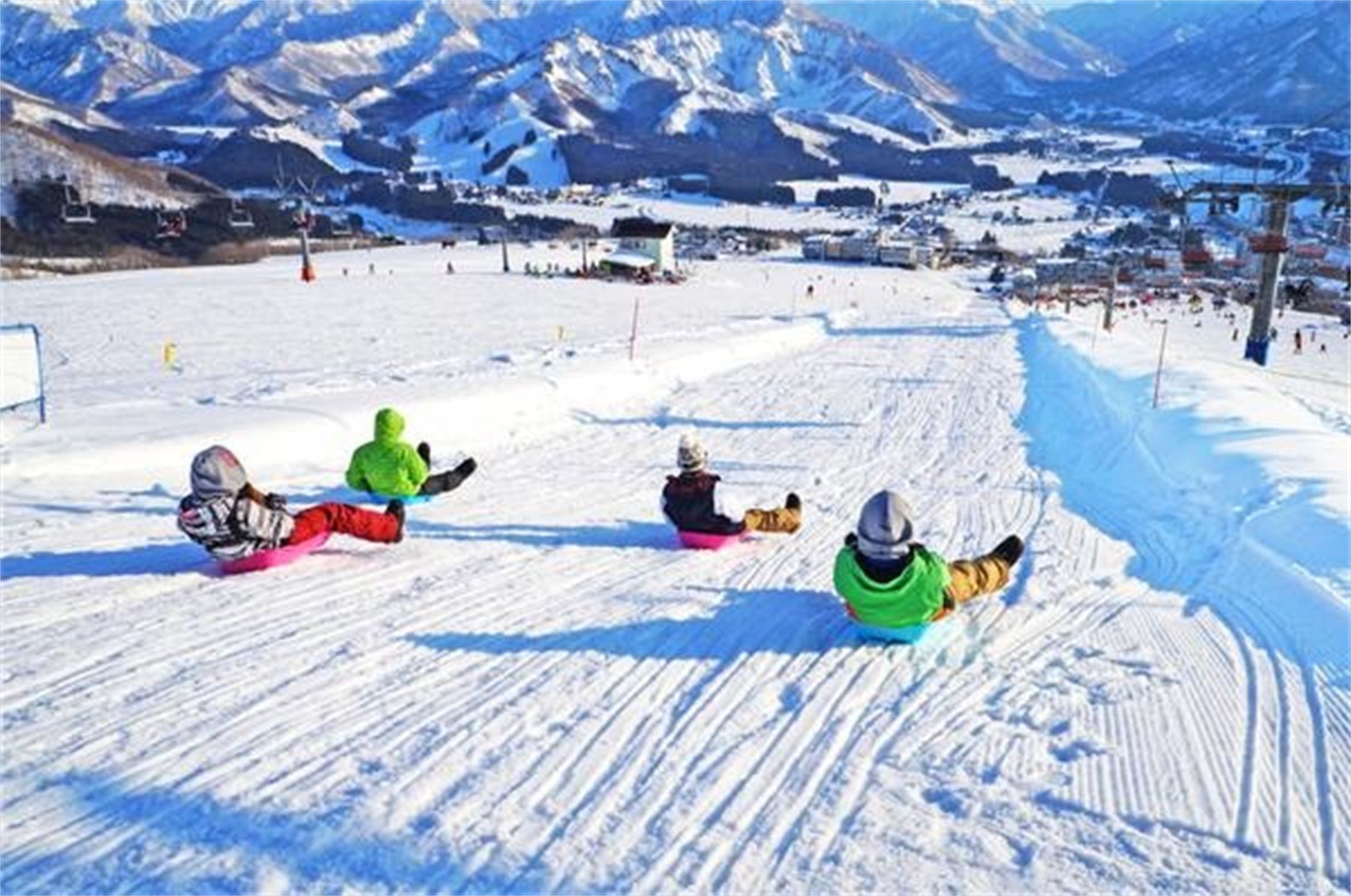 1-day tour from Tokyo to Iwappara Ski Resort in Yuzawa for snow play & skiing with optional instructor package