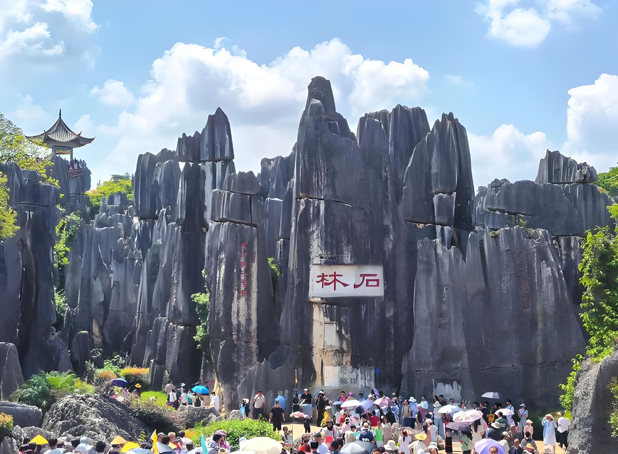 Kunming Classic: Stone Forest and Dianchi Lake Day Tour (Chinese-Speaking Group) with Comfortable Round-Trip Transportation