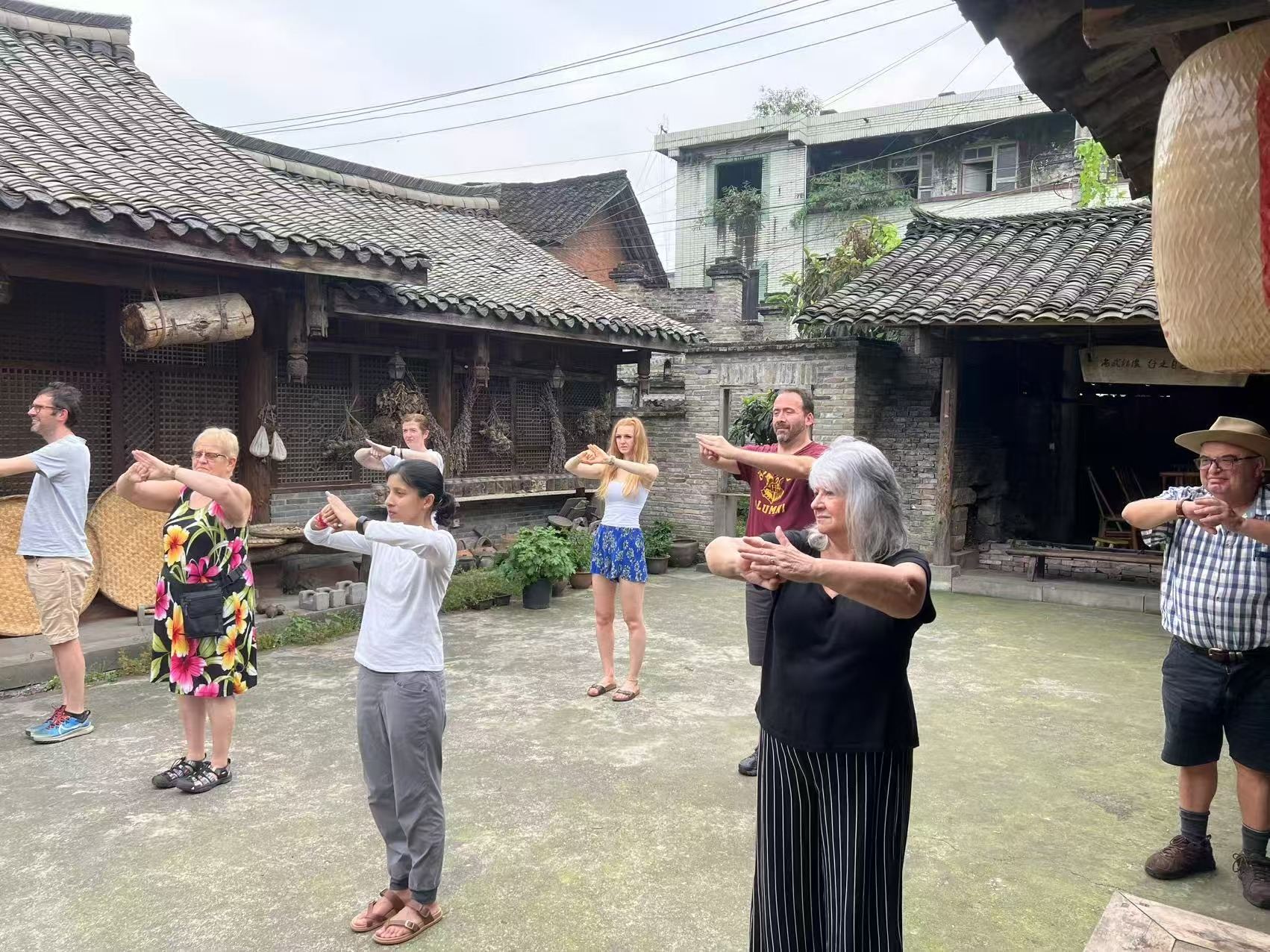 Tour di un giorno al Dojo Qinglong di Emeishan e all'antica città di Luomu