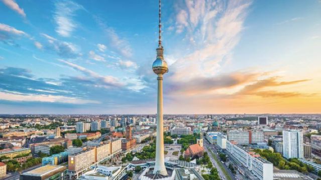 lawatan sehari ke Istana Sanssouci + Pulau Muzium + Menara Televisyen Berlin + Brandenburg Gate di Berlin, Jerman