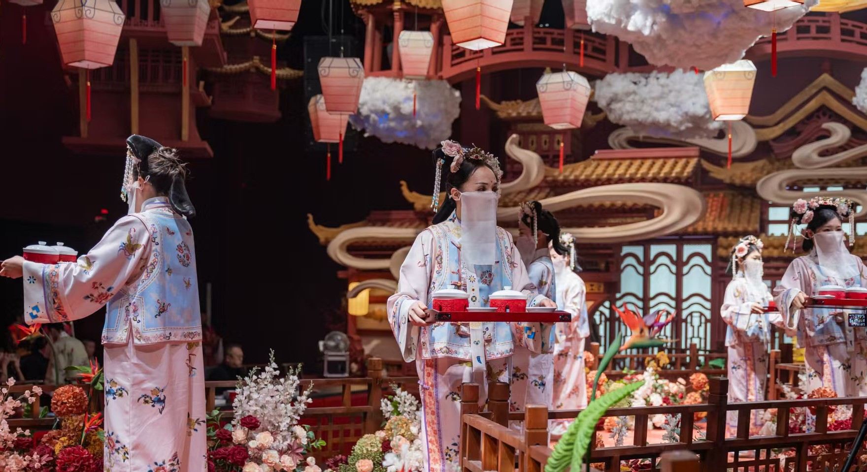 Banquete Imperial de Shenyang - Experiencia Inmersiva de Banquete de la Corte (Gastronomía auténtica de Shengjing + Festín de estilo imperial + Representación de danzas antiguas + Opción de experiencia de vestuario y maquillaje tradicional)