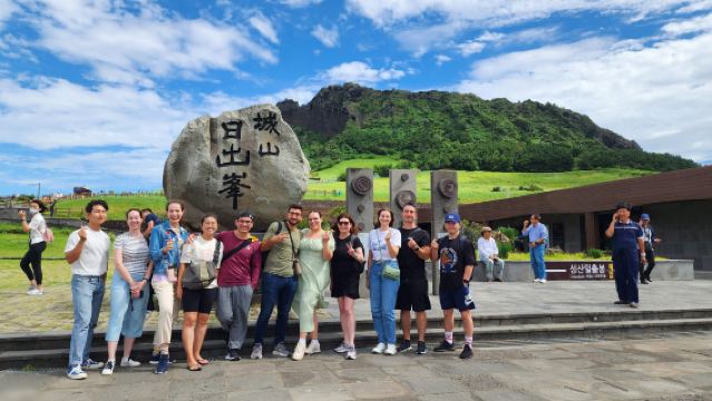 Excursion d'une journée en petit groupe aux sites du patrimoine mondial de l'île de Jeju en Corée (Sud/Pic Seongsan Ilchulbong à l'Est/Ouest)